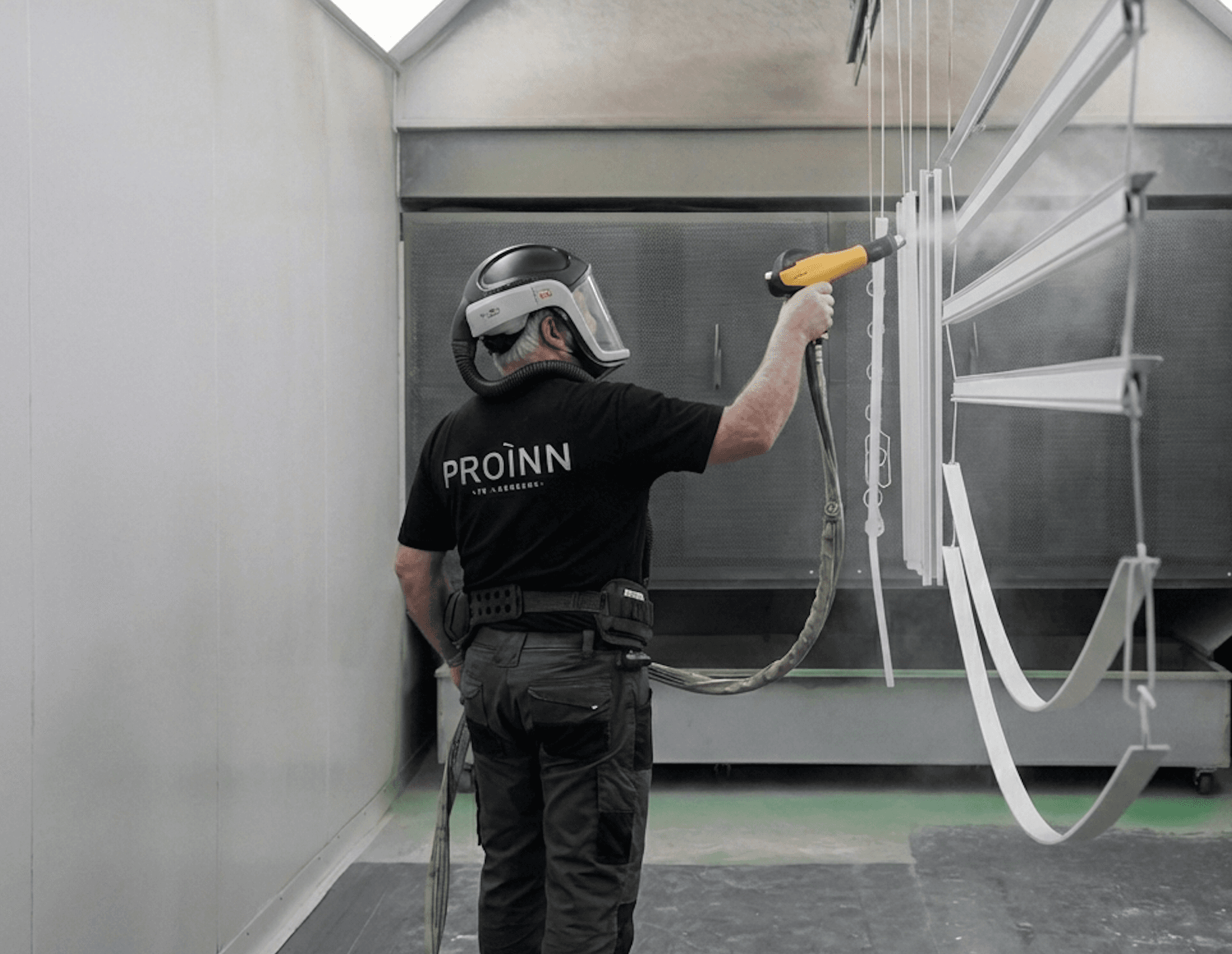 Vakmanschap bij Proinn - spuitwerk in de fabriek